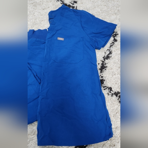 Figs scrubs set - Picture 2 of 5